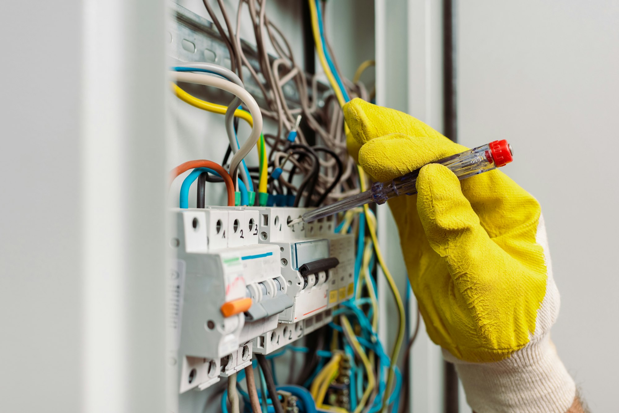 selective-focus-of-electrician-using-screwdriver-while-fixing-electric-panel.jpg